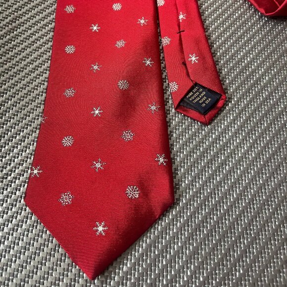 Brooks Brothers Makers 100% Silk Tie Snowflake Pattern - Picture 9 of 12
